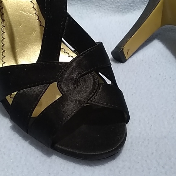 Platinum BP heels - Picture 2 of 4